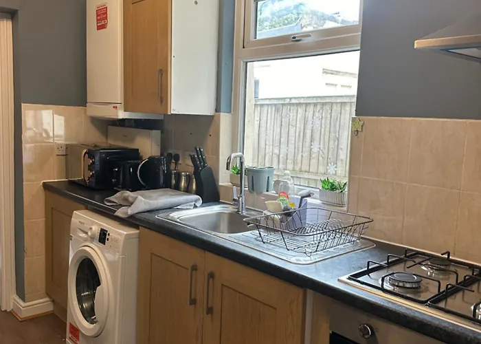 Amazing Ground Floor One Bedroom Apartment Forest Road
