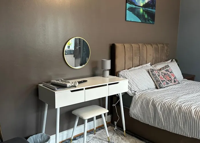 Amazing Ground Floor One Bedroom Apartment Forest Road