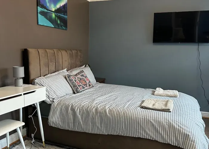 Amazing Ground Floor One Bedroom Apartment Forest Road